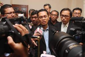 [VIDEOS/PICS] Black 505: Nik  Nazmi Charged For Organizing Kelana Jaya Rally 