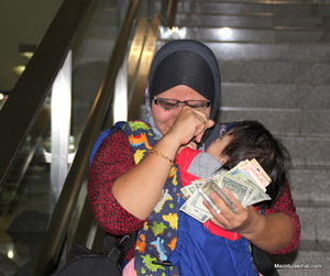 [TERKINI] Air Asia Melarang Ibu Dan Bayi 14-Bulan Menaiki Pesawat. Kenapa? 