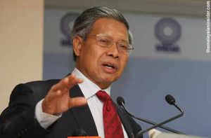 Chinese Tsunami: Trade And Industry Minister Is Against Racial Boycott