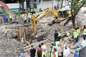 [VIDEO/PICS] Storm In Penang: Form 1 Boy Helps Find Missing Hawker