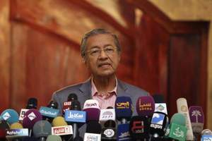 [FOLLOW NOW] Dr. M Says: UMNO Will Pecah Dua #PRU13
